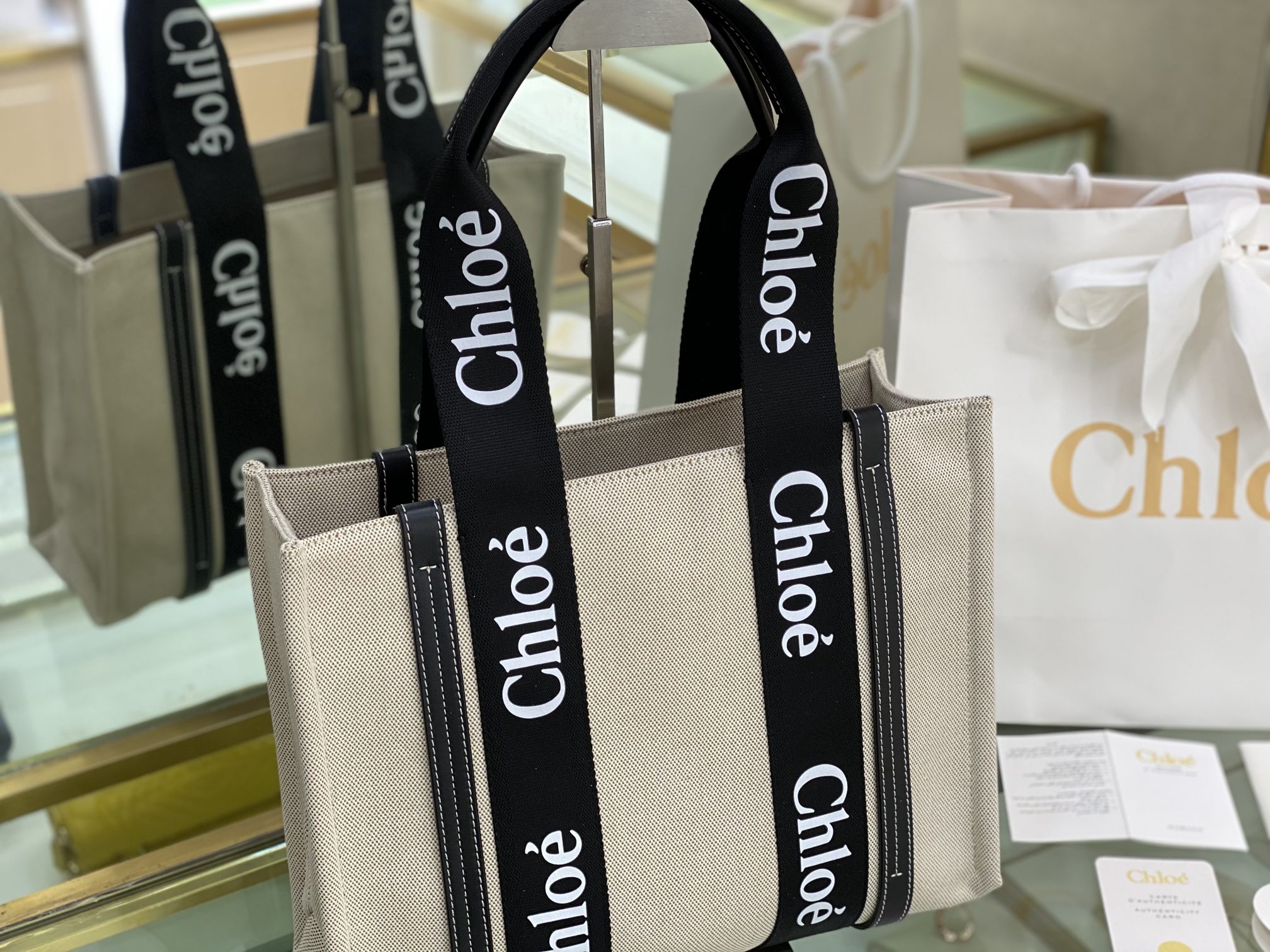 Chloe Medium Woody Tote Bag In Linen 